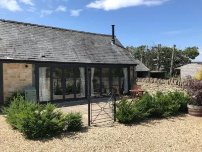 Cosy countryside studio with log burner stove Hotels near Broadway Tower