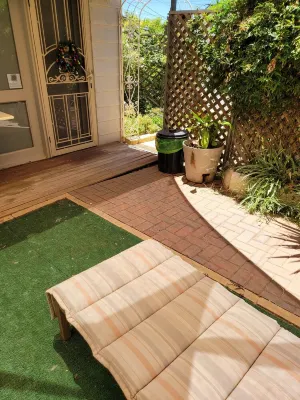 Private access, remote gate.  Netflix,  Foxtel,  Wi-Fi,  A/C,