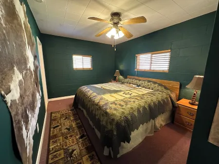 The Cabin on Crooked Creek Отели рядом с достопримечательностью «Train Mountain Railroad Museum»