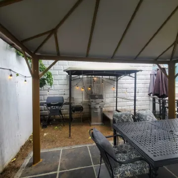 Renovated 3BR Apt / Easy Check-In / FamilyFriendly Hotels in 