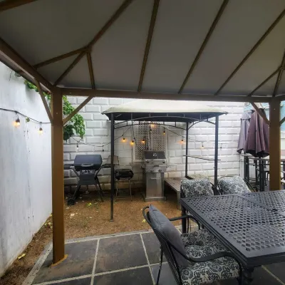 Renovated 3BR Apt / Easy Check-In / FamilyFriendly Hotels in Bridgeport