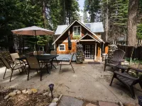Cozy Yosemite Retreat • Private Hot Tub • BBQ • 2 Mi from Yosemite Hotels in Fish Camp