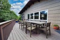 Lakefront Oasis - Kayaks - Hot Tub - Fire Pit