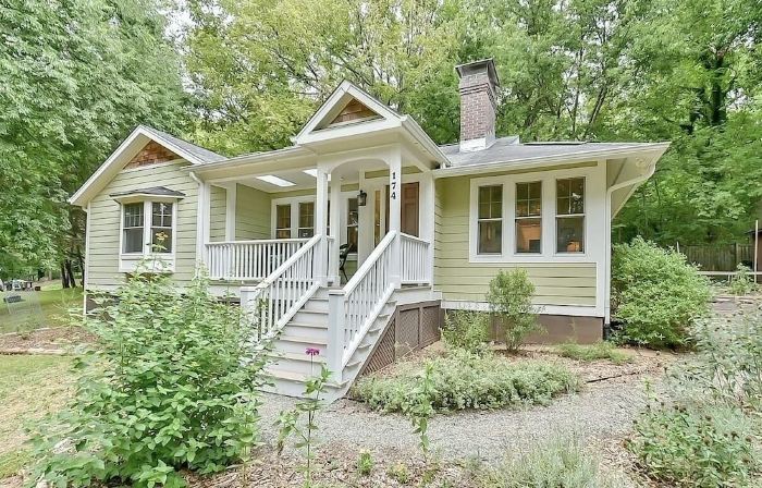 Quiet, elegant cottage just steps from downtown Pittsboro—minutes to Jordan Lake