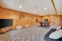 Secluded Cabin w/ Natural Swim Hole-HotTub-Trails