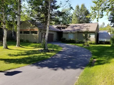 Chugach Foothills Chalet -- a charming, quiet east Anchorage retreat! 알래스카 대학 주변 호텔