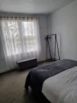 North Edge Cottage ~ Free Parking, City, Warm