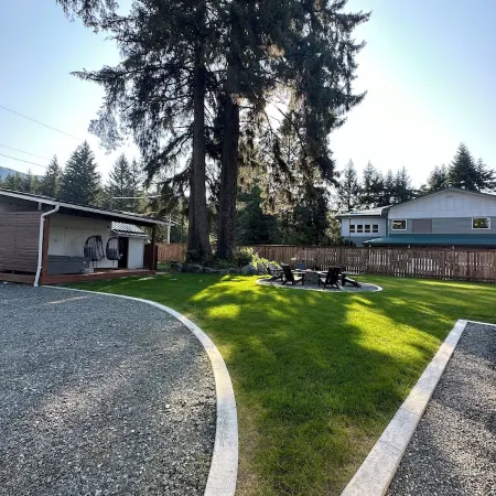 The Sprout  - gas fire-pit, grilling staton, hot tub, close to shops & hiking
