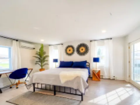 Brand New House with Huge patio overlooks Esopus Creek at Lake Katrine アルスターのホテル