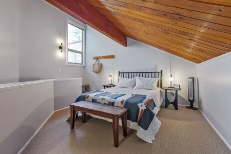 Whitefish Mountain Ski Condo - 1 BR, Kitchen, Hot Tub/Spa