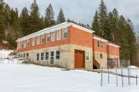Historic High School - Stays and events close to skiing, golf, fishing, hunting!