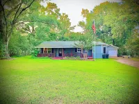 !!!Private Lake!!! Fishing, Swimming & MORE!!! Charming Lakeside Bungalow!!