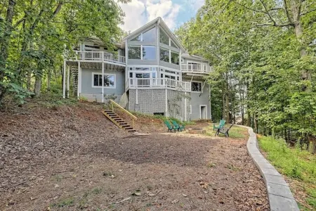 Relaxing Hiawassee Retreat in North Georgia