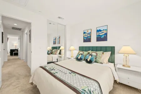 New Townhouse/3BD/2.5BA Отели в г. Чино