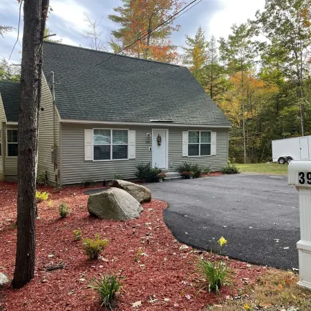 Spacious Home for 14 Guests Near Lake Winnisquam – Close to Everything!