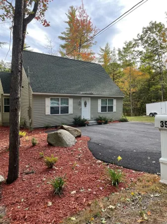 Spacious Home for 14 Guests Near Lake Winnisquam – Close to Everything!