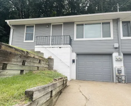 Cozy Council Bluffs Bungalow 10 mins from Omaha