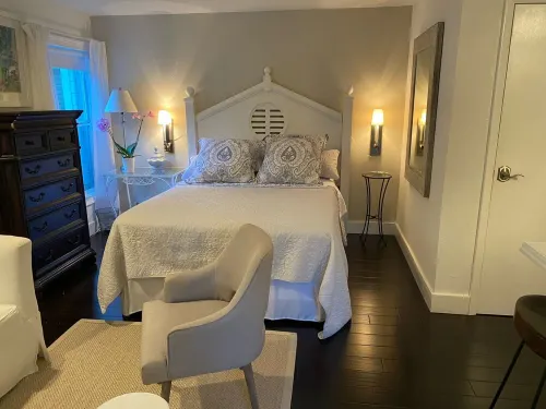 Charming Private Garden Cottage hide away in the heart of Sarasota 새러소타 호텔