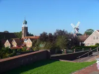 Four stars at the harbor: Modern renovated fisherman's house directly at the Ditzumer harbor