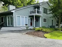 Charming Cottage with Hot Tub 1 Block from the Bay 플라운더 파빌리온 비치 프론트 주변 호텔