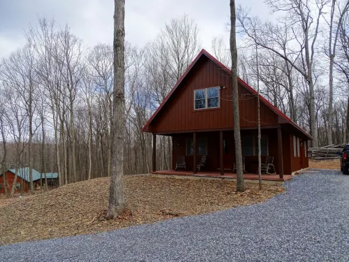 Cabin near Saxton/Raystown KOA and minutes from Trough Creek and Raystown Lake.