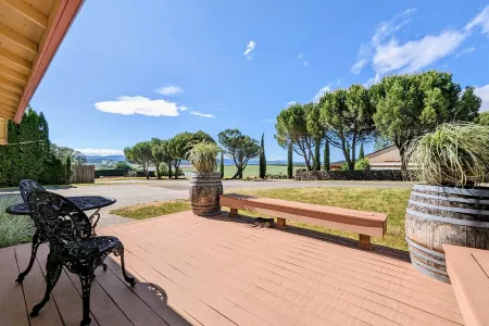 Country View Cottages, Stylish, Comfy, Uncorked Cottage Near Downtown Carlton