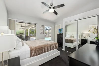 Immaculate 3 ensuite home with Stunning Water view Pool HGTV ideal vacation home Hotels near Winn-Dixie