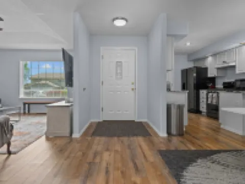 Inviting 2Br Half-Plex-Equipped Kitchen & Garage Hotels in Keizer