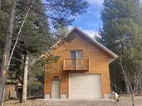 Quiet and clean cabin near Yellowstone National Park