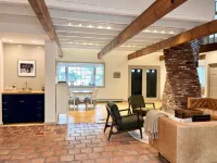 Luxe Cape Cod Farmhouse. Walk to Ellis Landing Beach! Hotels in Brewster