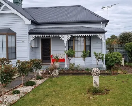 The Red Door - 1 Bedroom Studio and Bfst โรงแรมในUlverstone