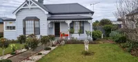 The Red Door - 1 Bedroom Studio and Bfst
