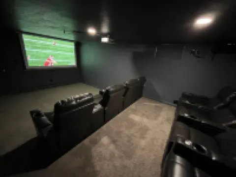 Huge Family Retreat w/Game Room & Movie Theater