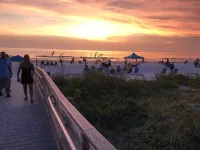 Vintage Florida Beach Efficiency, 1 block to the beach! - Apartments