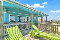 Views from 2 decks - 1000ft to the sand - HUGE deck with bar, views and games