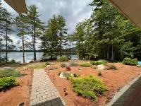 Waterfront private quiet family home, 15 min from Lake Winnipesaukee