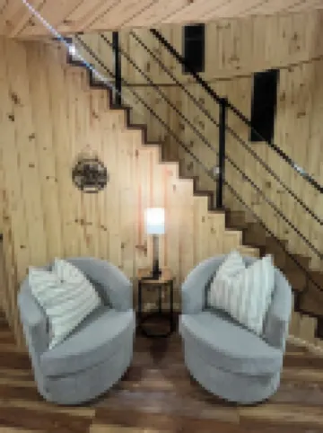 Grain Bin Silo Tiny House with 1 Bedroom, WiFi, AC and Hot Tub in Shelby