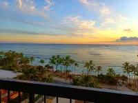 Direct Oceanfront in the Heart of Waikiki! Spectacular New Custom Reno!!! - Bungalows