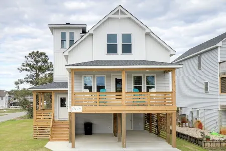 Beautiful & Cozy OBX Getaway! Centrally located with EV charger. Отели рядом с достопримечательностью «Райт Бразерс Нешнел Мемориал»