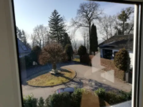 Südhang Apartment in Rehling bei Augsburg, Boxspringbetten 艾夏赫-費里德貝格縣酒店