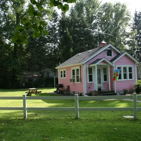 Lake Front Cottage in Michigan's Harbor Country "Sandy Shores 2"