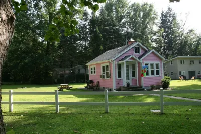 Lake Front Cottage in Michigan's Harbor Country "Sandy Shores 2"