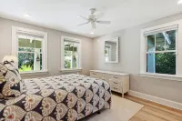 Old Village Mt. Pleasant Charm Minutes From the Beach and Downtown Charleston
