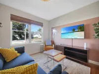 Little Palm Bungalow close to downtown and the beach
