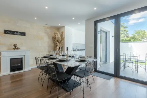 Echoppe Jaurès - typical Bordeaux renovated house 3 bedrooms/3 bathrooms Hotels in Talence