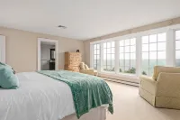 Stunning Oceanview: Walk to Private Beach