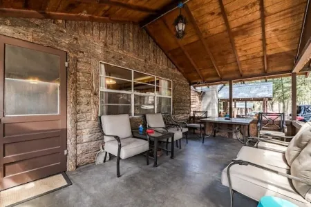 Ponderosa Cabins 104 N Laurel cabin 11