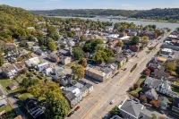 Jefferson Off Main: *4 Beds*King Beds*Walk to Main* 3 Full Bath