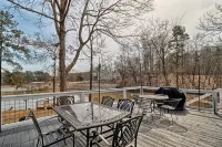 Beautifully renovated lakefront home on Lake Wateree. 3BR/3BA. Pet-Friendly!