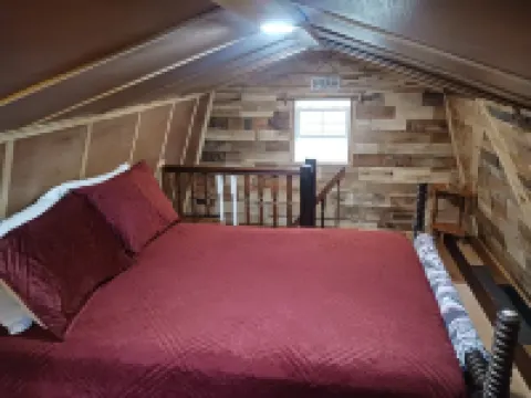 "Ridge Haus" Tiny Cabin on the Creek at Waldbaden